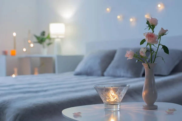 Pink Roses Vase Table Bedroom — Fotografia de Stock