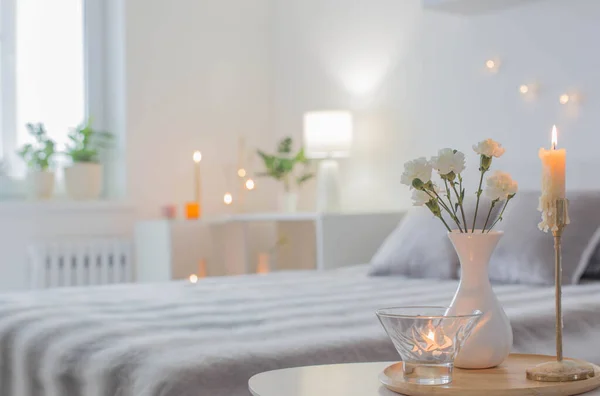 White Flowers Vase Table Bedroom — Fotografia de Stock