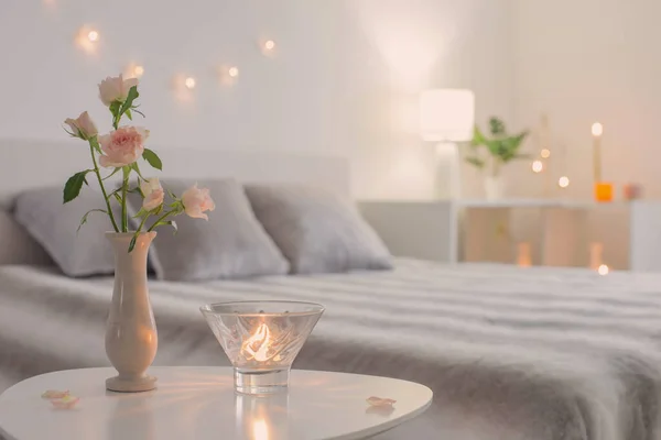 Pink Roses Vase Table Bedroom — Stockfoto