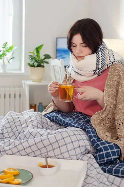 Sick Girl Tea Bed — Φωτογραφία Αρχείου
