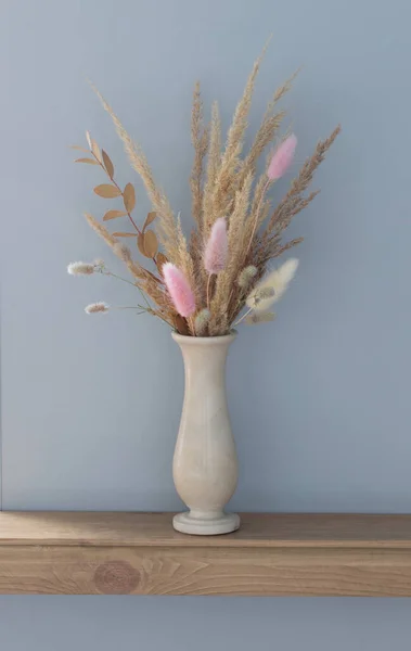 Cereais Decorativos Secos Vaso Prateleira Madeira — Fotografia de Stock