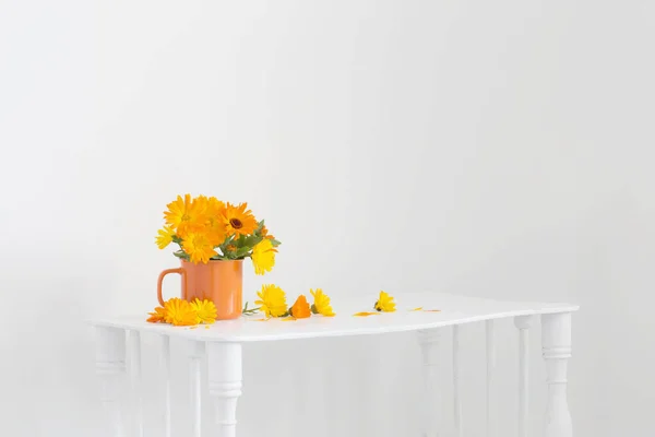 Bouquet Orange Marigolds Cup White Background — Stock Photo, Image