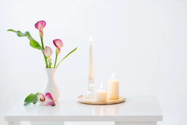 Pink Calla Lily Vase Burning Candles White Background — Stock Photo, Image