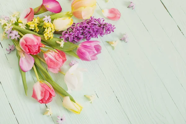 Flores Primavera Sobre Fondo Madera Verde — Foto de Stock