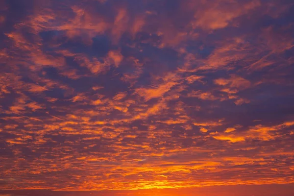 Prachtige Dramatische Hemel Met Wolken Bij Zonsondergang — Stockfoto