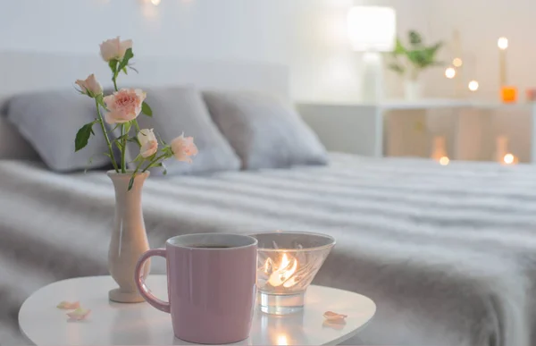 Pink Cup Coffee Roses Vase Table Bedroom — Fotografia de Stock