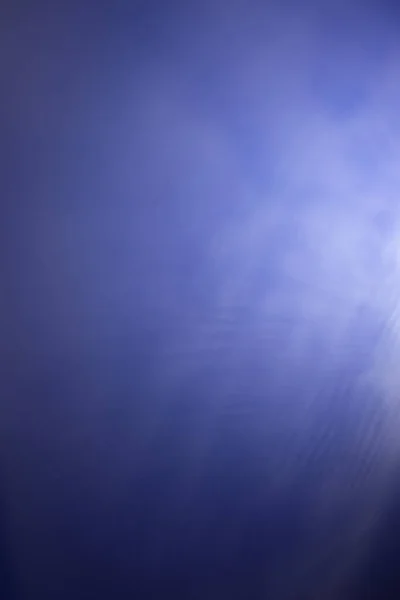 Фиолетовый Фон Тёмной Стены Освещенный Электрическим Светом — стоковое фото