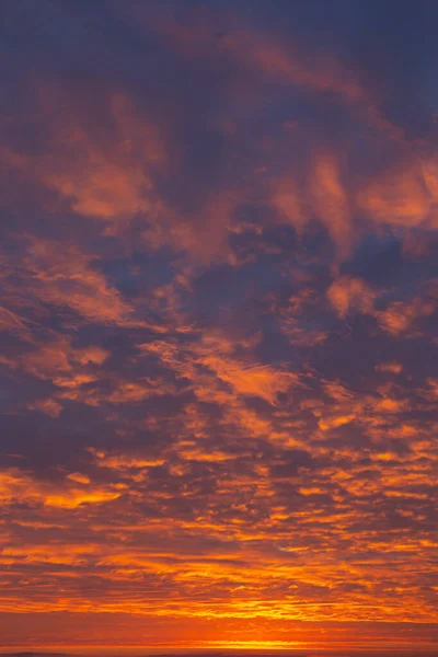 Vacker Dramatisk Himmel Med Moln Vid Solnedgången — Stockfoto