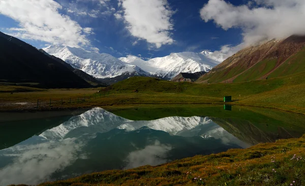 Lenin peak letní pohled — Stock fotografie