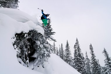 yüksek atlama kayakçı