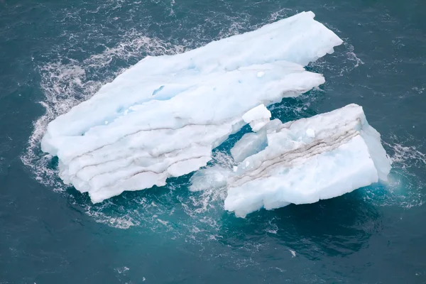 Éclats stratifiés d'un glacier — Photo