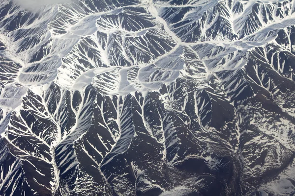 Modèle de neige, nuages et pierres : vue de la hauteur . — Photo