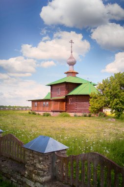 Pskov bölgesindeki sessiz ve uzak Ortodoks kiliseleri