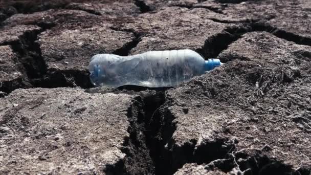 Deeply cracked land during period of drought and plastic — Stock Video