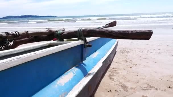 Barco de mar en contrapeso — Vídeo de stock