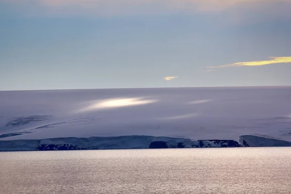沿着英吉利海峡的群岛冰川 出口冰川 雪地和岩石露头 Northbrook Island Rock Rubini Left Franz Joseph — 图库照片