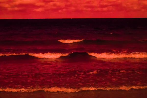 Зимнее Море Черная Бурная Вода Тревожное Небо Заката Свет Корабля — стоковое фото