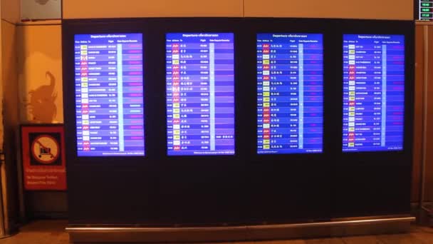 Tablica wyników na lotnisku w kraju azjatyckim — Wideo stockowe