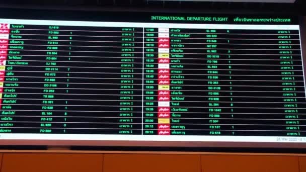 Placar no aeroporto de um país asiático — Vídeo de Stock