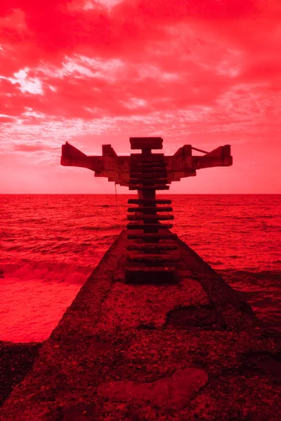 Άκρη Του Κυματοθραύστη Στη Θάλασσα Τσιμεντένιο Φράγμα Και Προβλήτα Υπερρεαλιστική — Φωτογραφία Αρχείου