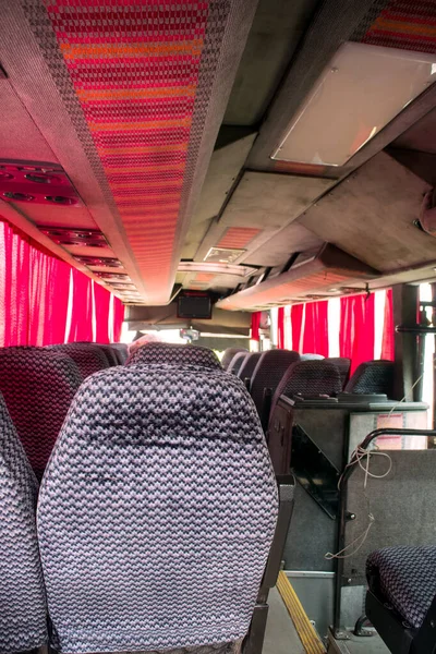 Busz Üres Üléseket Szállít Kabinban Lövöldözés Autópályán — Stock Fotó