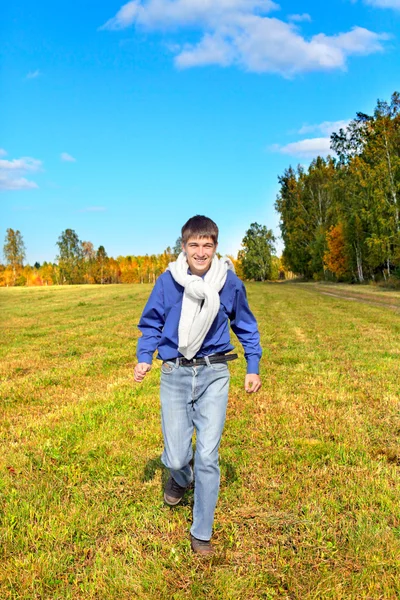 Jongeman op de vlucht — Stockfoto