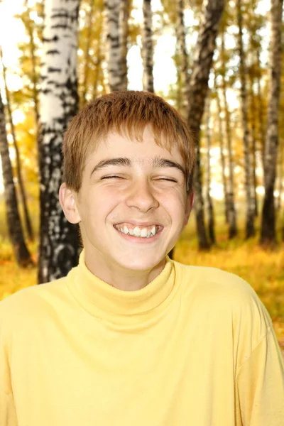 Adolescente feliz ao ar livre — Fotografia de Stock