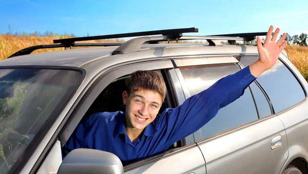 Mladý muž v autě — Stock fotografie