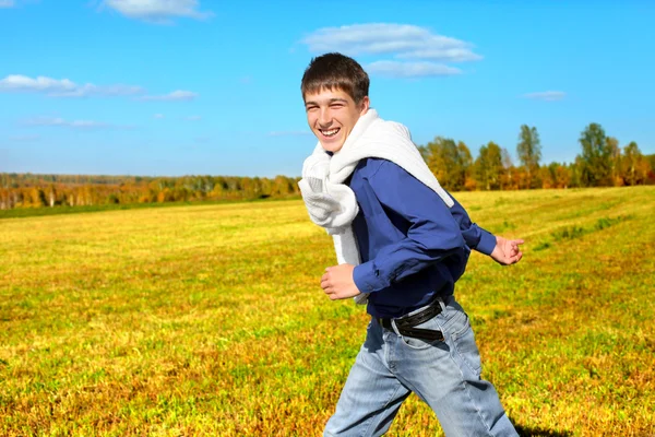 走ってる若い男 — ストック写真