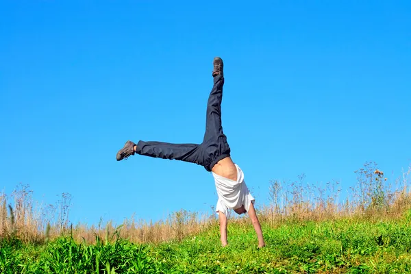 Teenager auf dem Feld Stockfoto