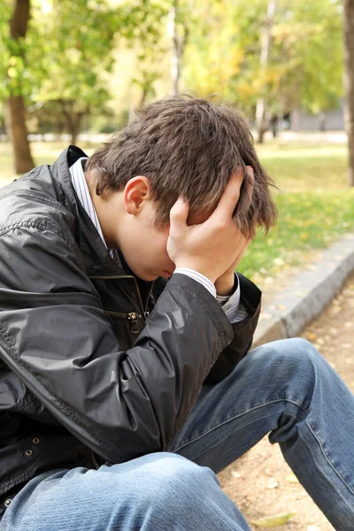 Triste joven — Foto de Stock