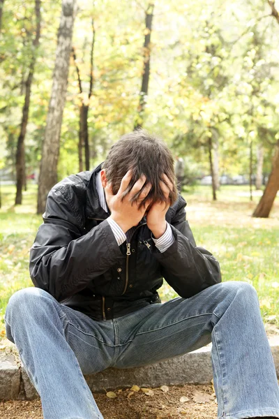 Triste joven — Foto de Stock