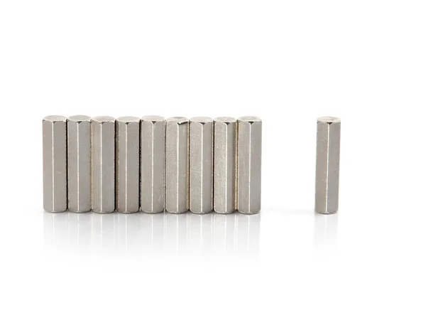 Metalen pijlers geïsoleerd — Stockfoto
