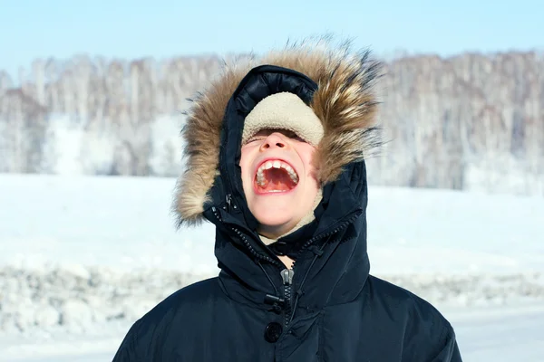 Junge im Winter — Stockfoto