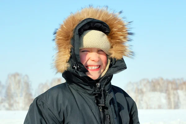 Pojke på vintern — Stockfoto