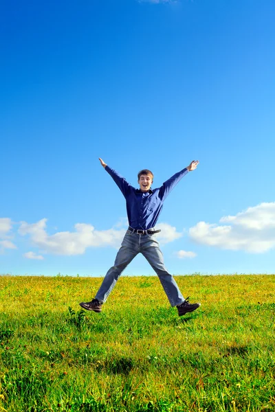 Jonge man springen — Stockfoto