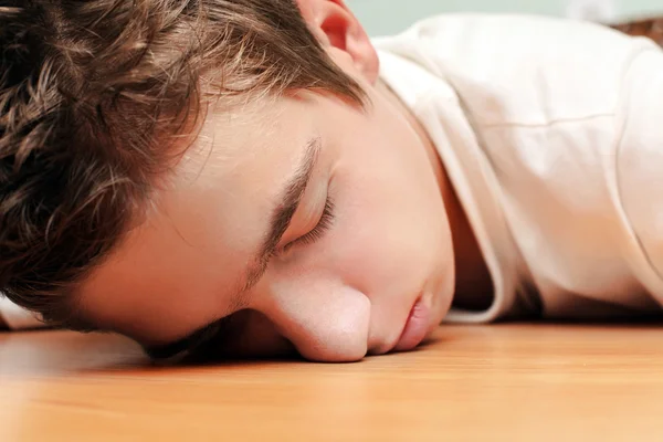 Joven durmiendo. —  Fotos de Stock