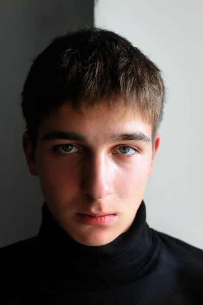 Σοβαρή έφηβος πορτρέτο — Φωτογραφία Αρχείου