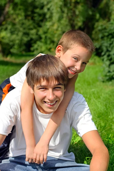 Gelukkig broers portret — Stockfoto