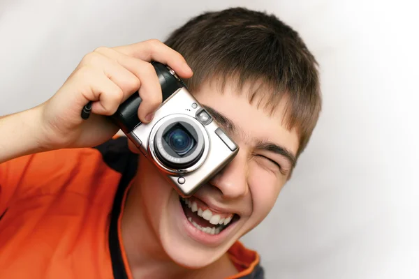 Adolescente con cámara fotográfica — Foto de Stock