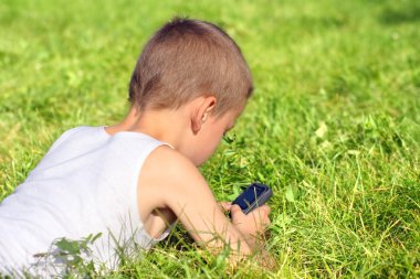 hareket eden telefon ile çocuk