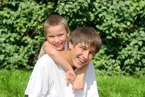 Kid And Teenager Outdoor — Stock Photo, Image