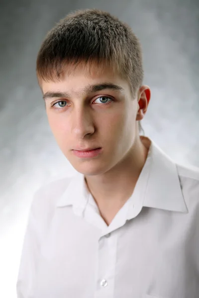 Porträt eines jungen Mannes — Stockfoto