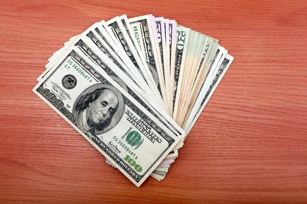 Dinheiro na mesa — Fotografia de Stock