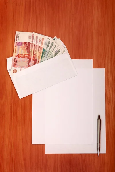 Sobres con dinero y papel vacío —  Fotos de Stock
