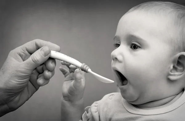 Mangia il bambino — Foto Stock