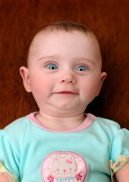 Funny baby porträtt — Stockfoto