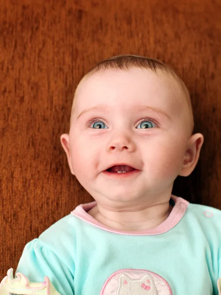 Happy baby porträtt — Stockfoto