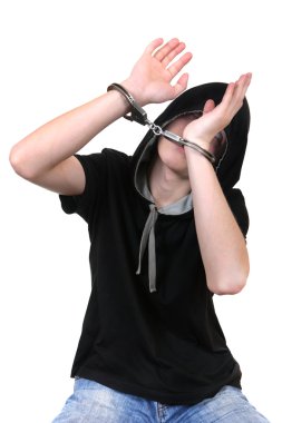 genç adam kelepçeli