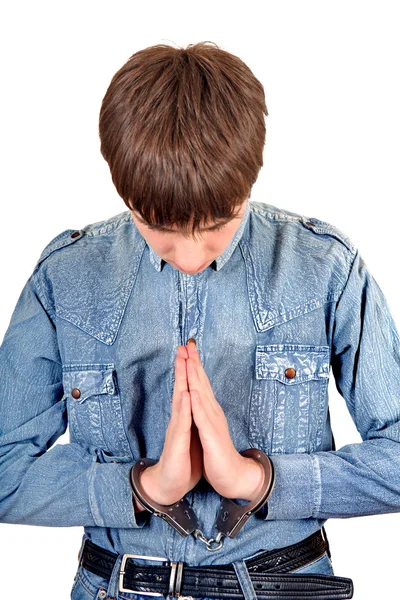 Modląc się mężczyzna w kajdankach — Zdjęcie stockowe